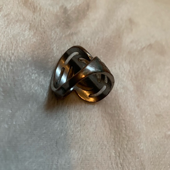 Ring - Picture 3 of 3